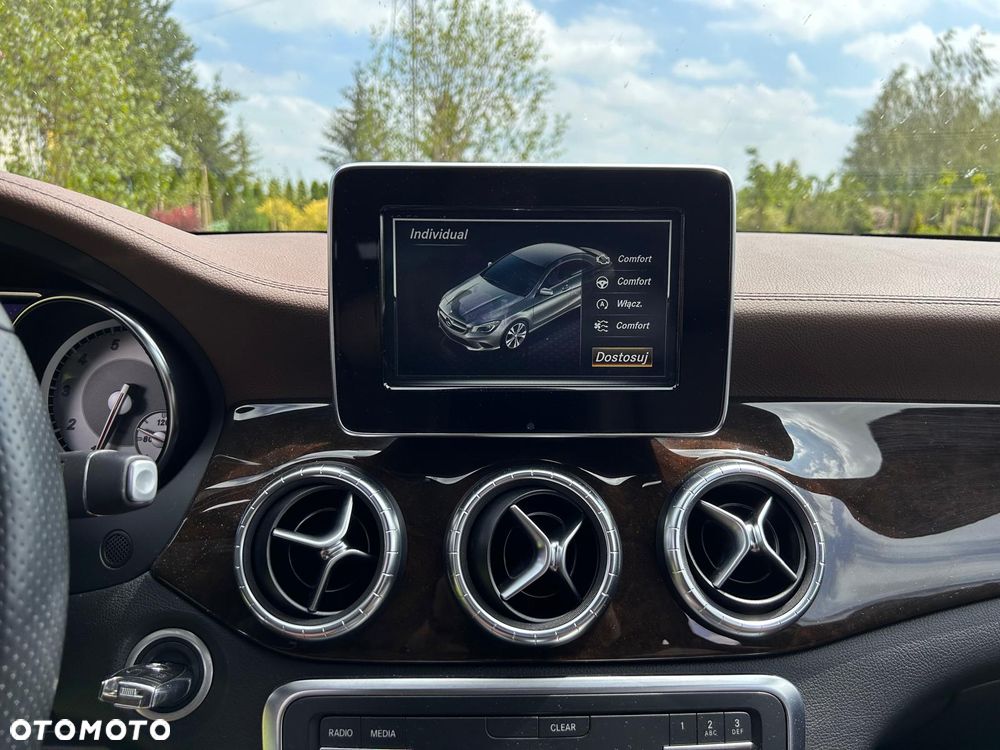 Mercedes-Benz CLA 200 7G-DCT - 24