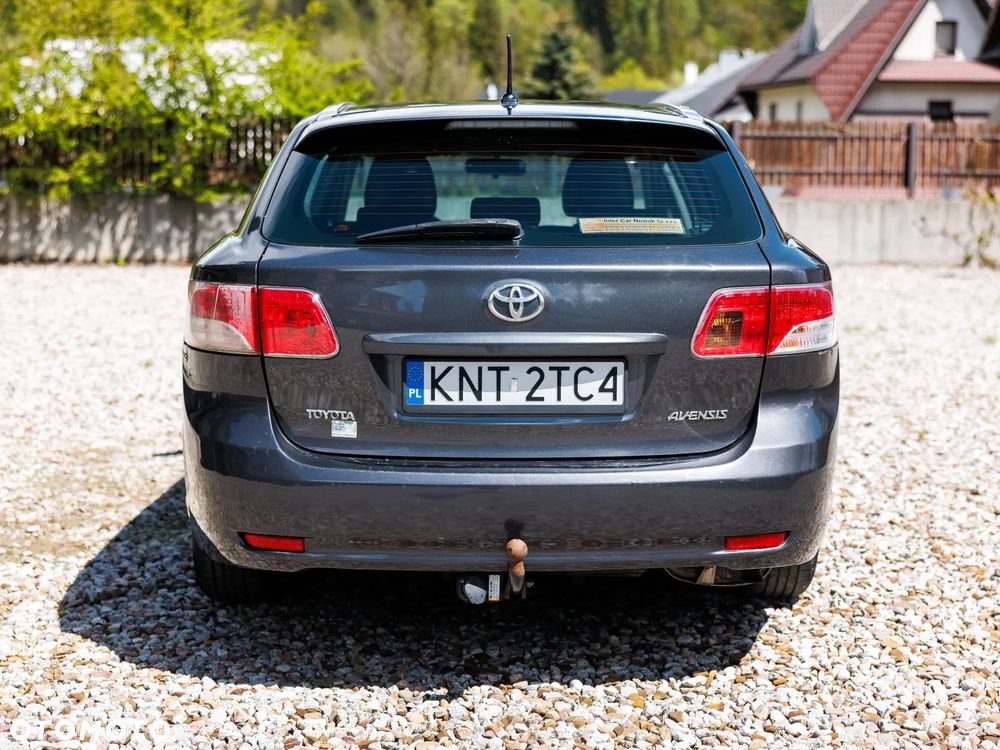 Toyota Avensis - 6