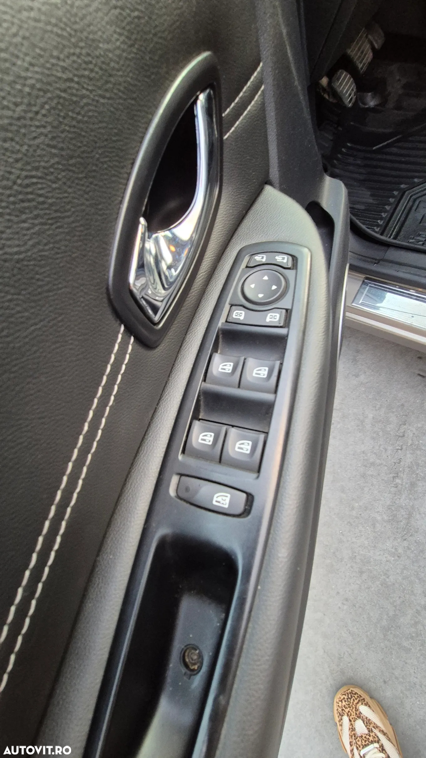 Renault Grand Scenic - 10