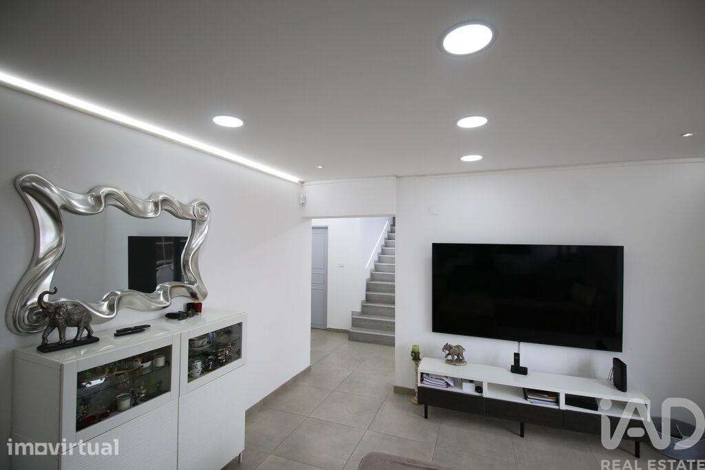 Moradia bi-familiar T6 em Ramada e Caneças de 178,37 m2 - Grande imagem: 4/34