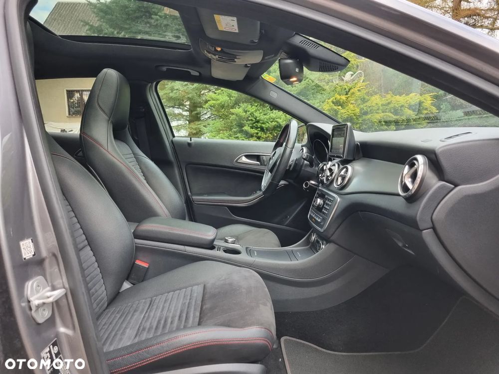 Mercedes-Benz GLA - 14