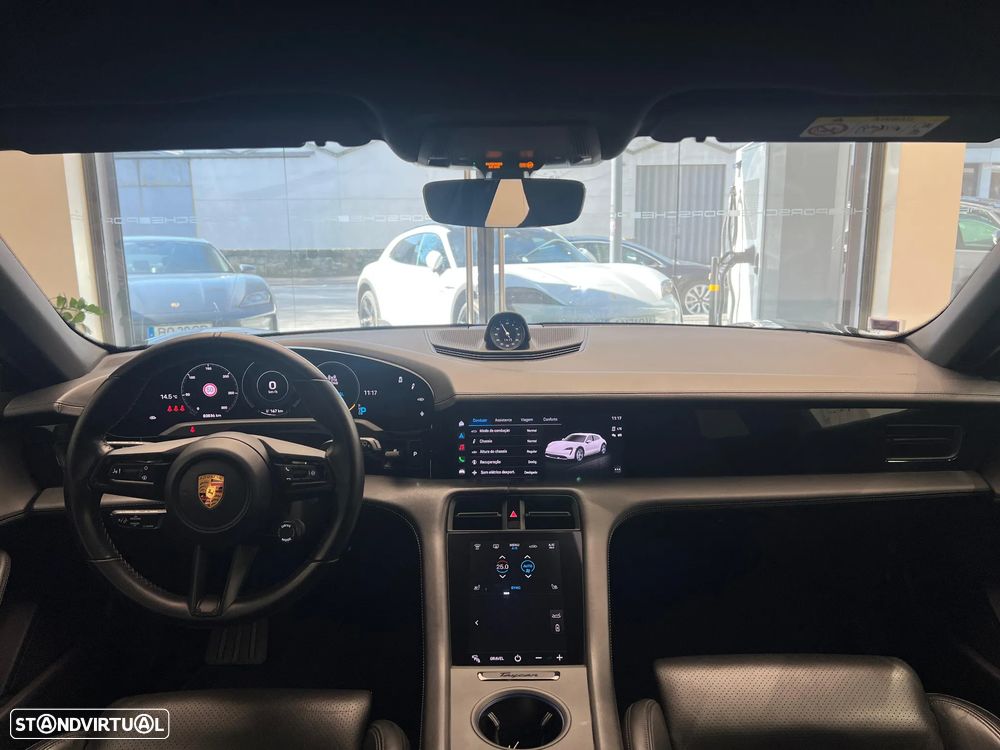 Porsche Taycan Cross Turismo 4 - 21
