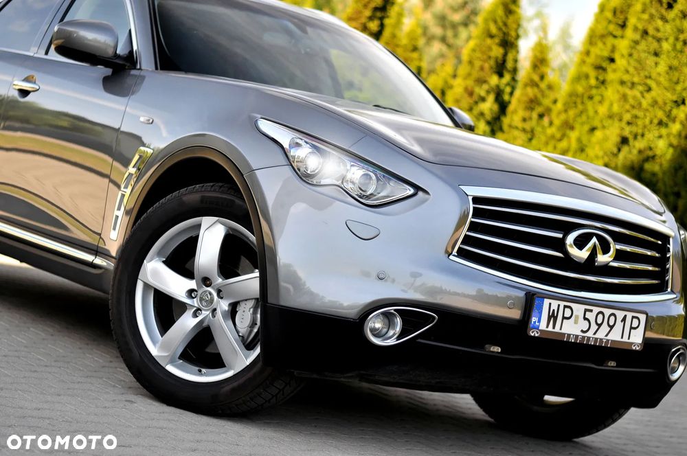 Infiniti QX70 - 16