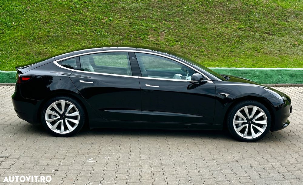 Tesla Model 3 - 12