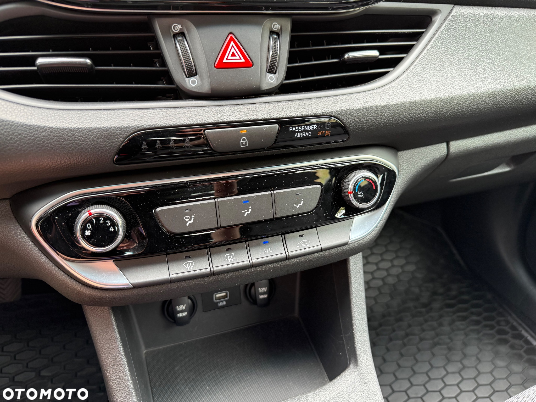 Hyundai i30 1.5 DPI Classic + - 21