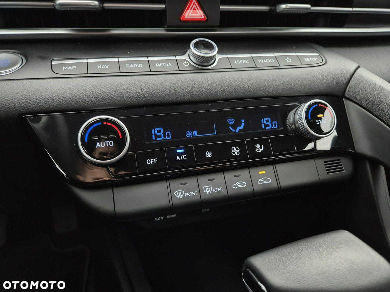 Hyundai Elantra - 27