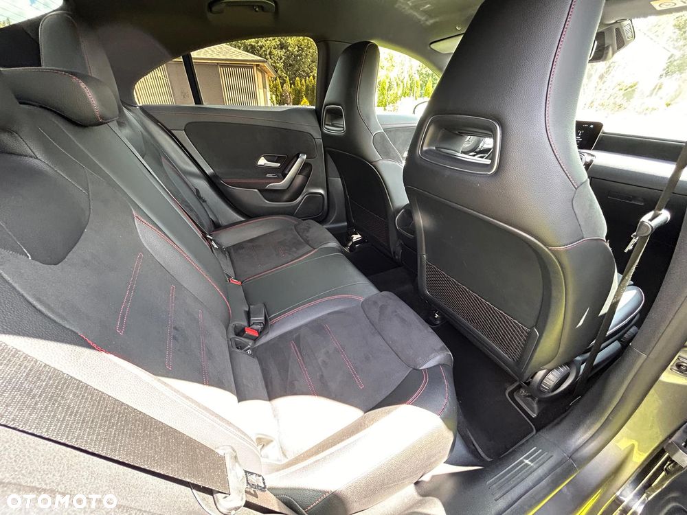 Mercedes-Benz CLA 180 7G-DCT - 19