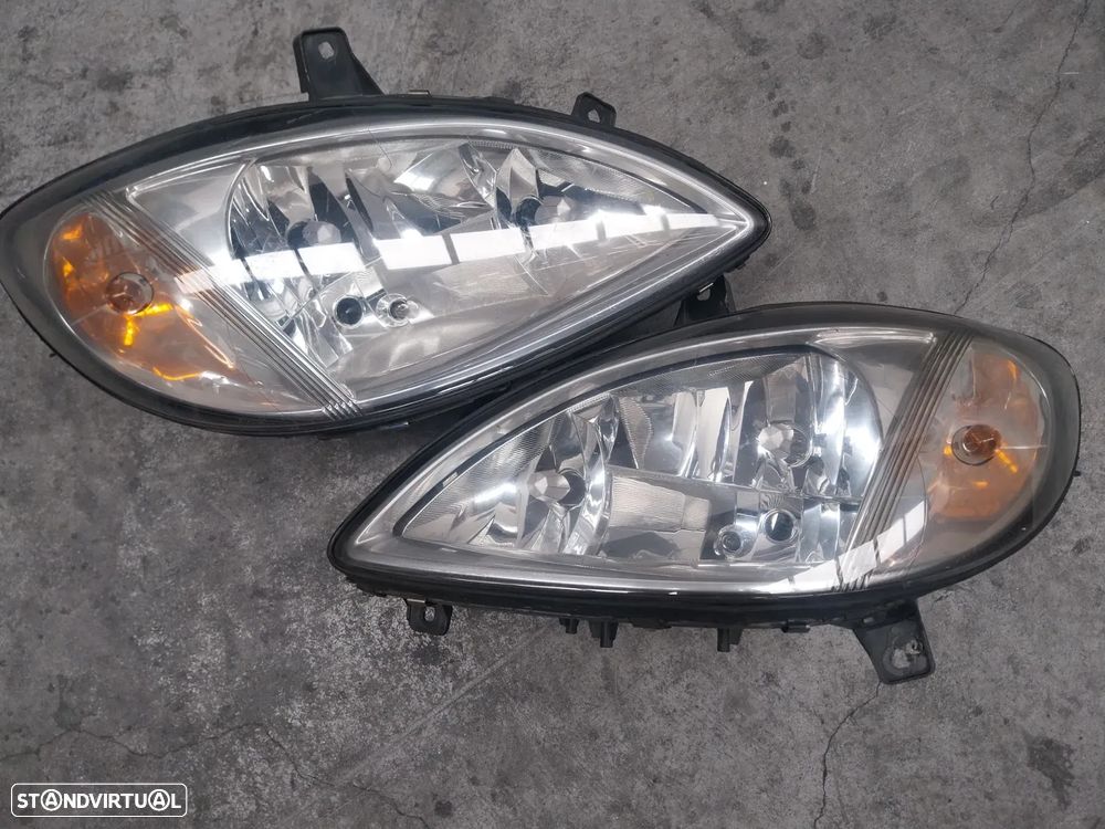 Farois frente Mercedes-Benz Vito ano 2004 - 1