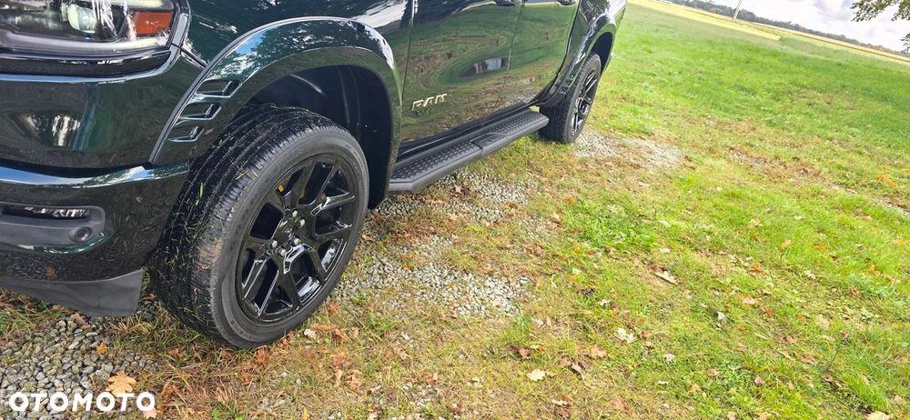 RAM 1500 5.7 Crew Cab Shortbed Laramie Black - 13