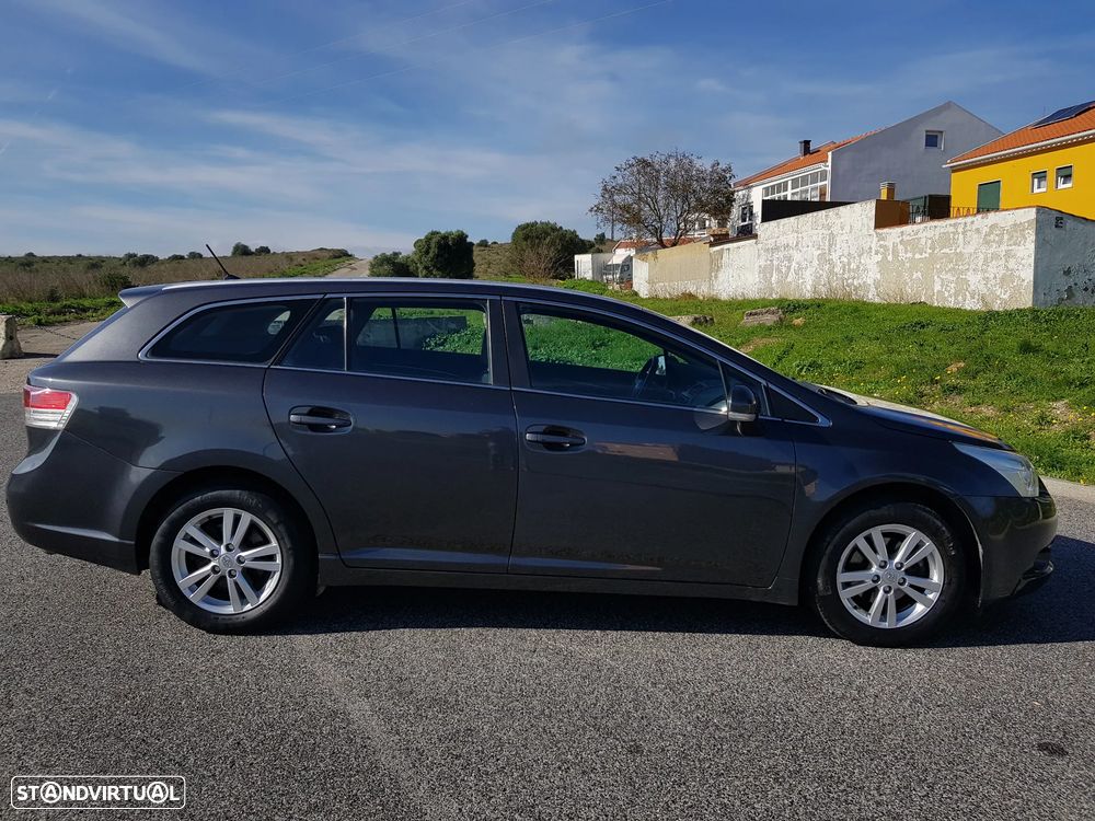 Toyota Avensis SW 2.0 D-4D Exclusive - 6