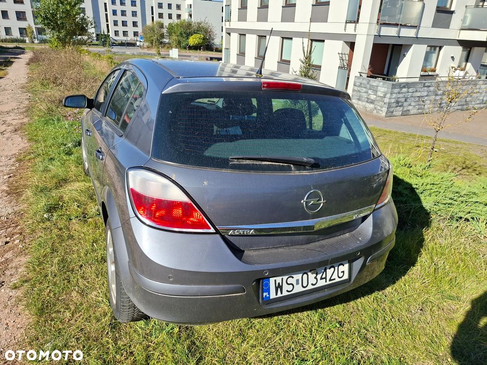 Opel Astra 2004 photo 2