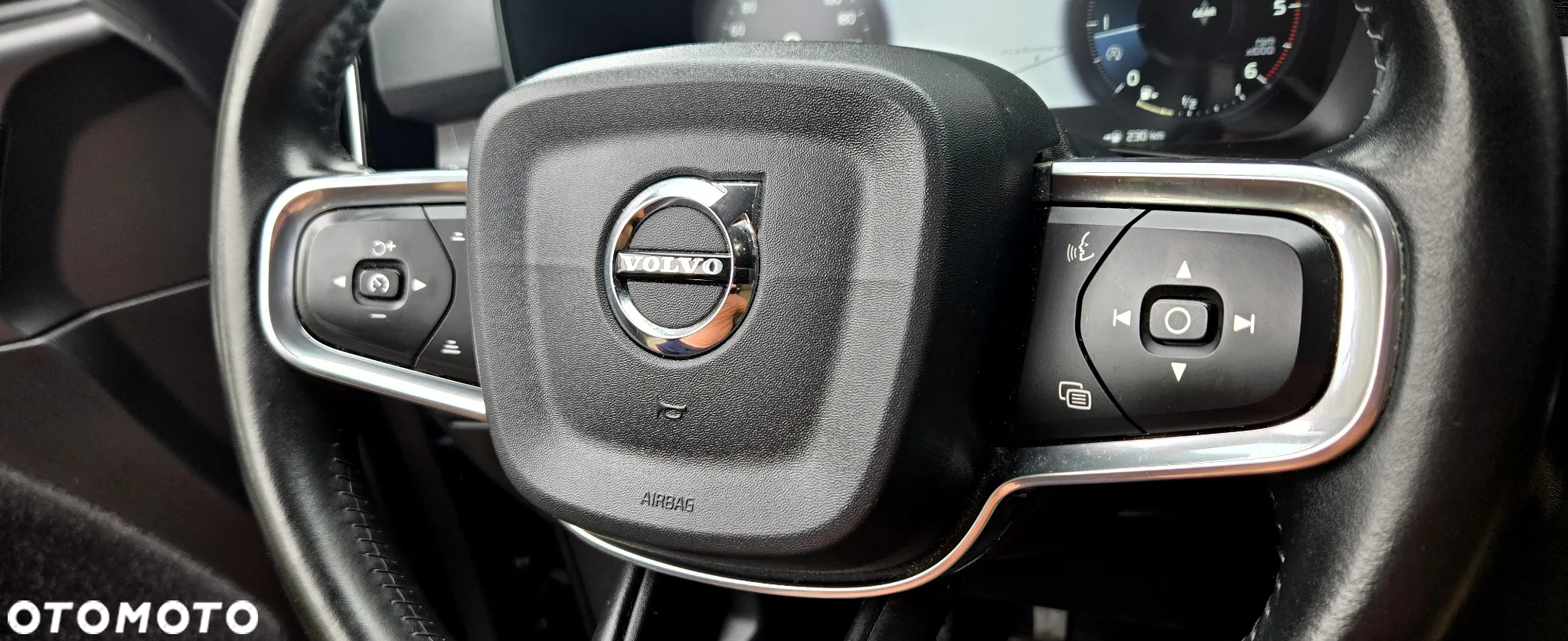 Volvo XC 40 D3 Momentum Pro - 24