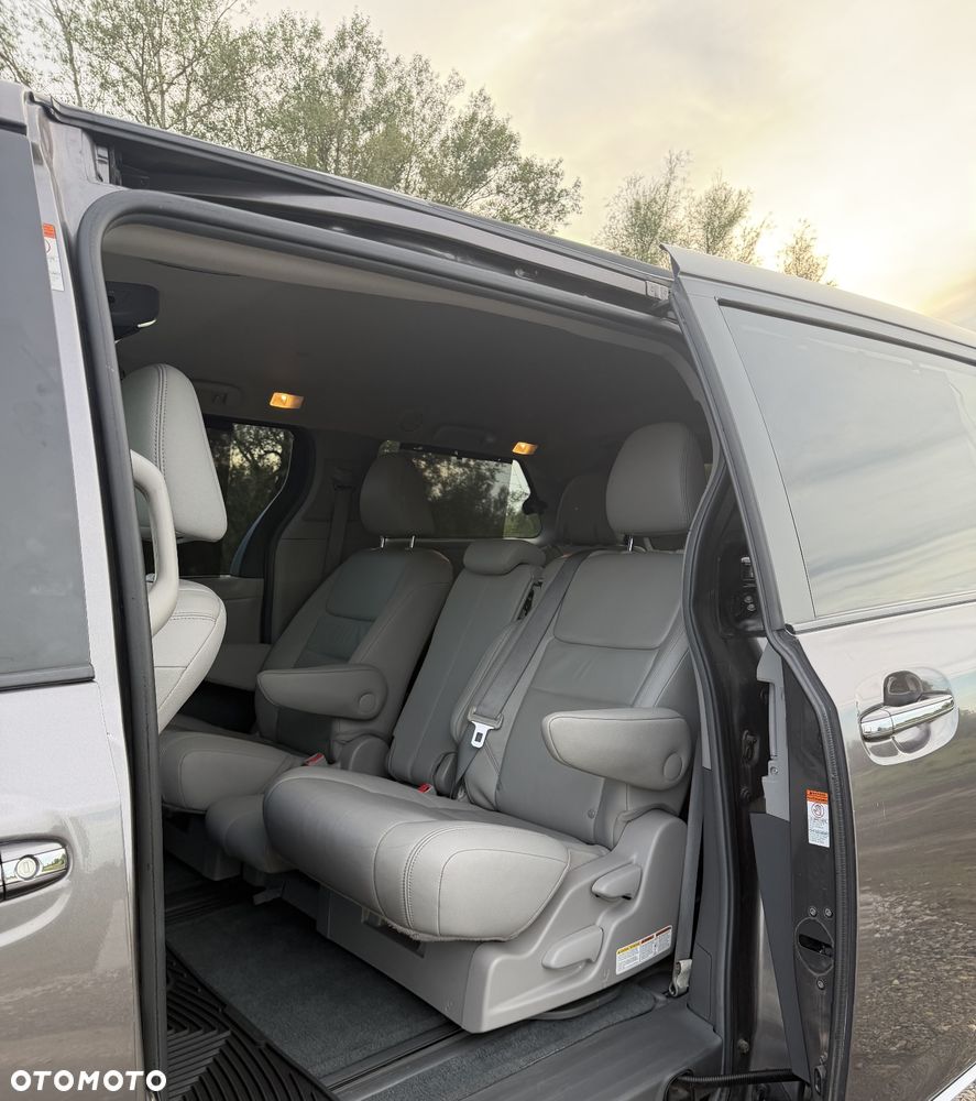 Toyota Sienna 3.5 V6 - 9