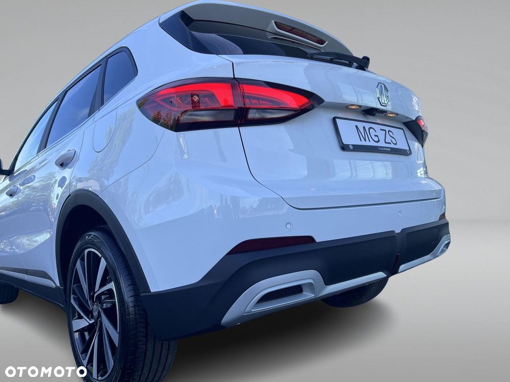 MG ZS Hybrid+ - 26