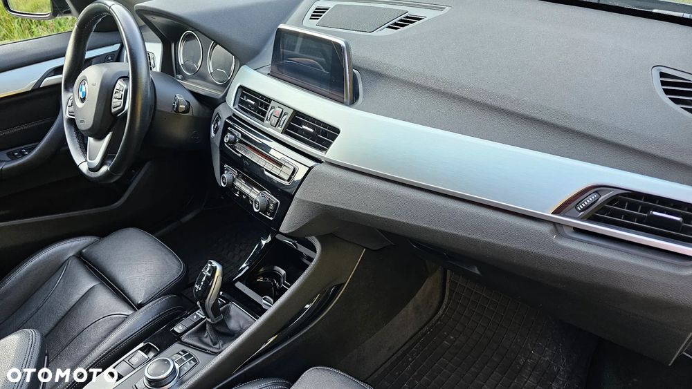BMW X1 xDrive20i GPF Sport Line sport - 24