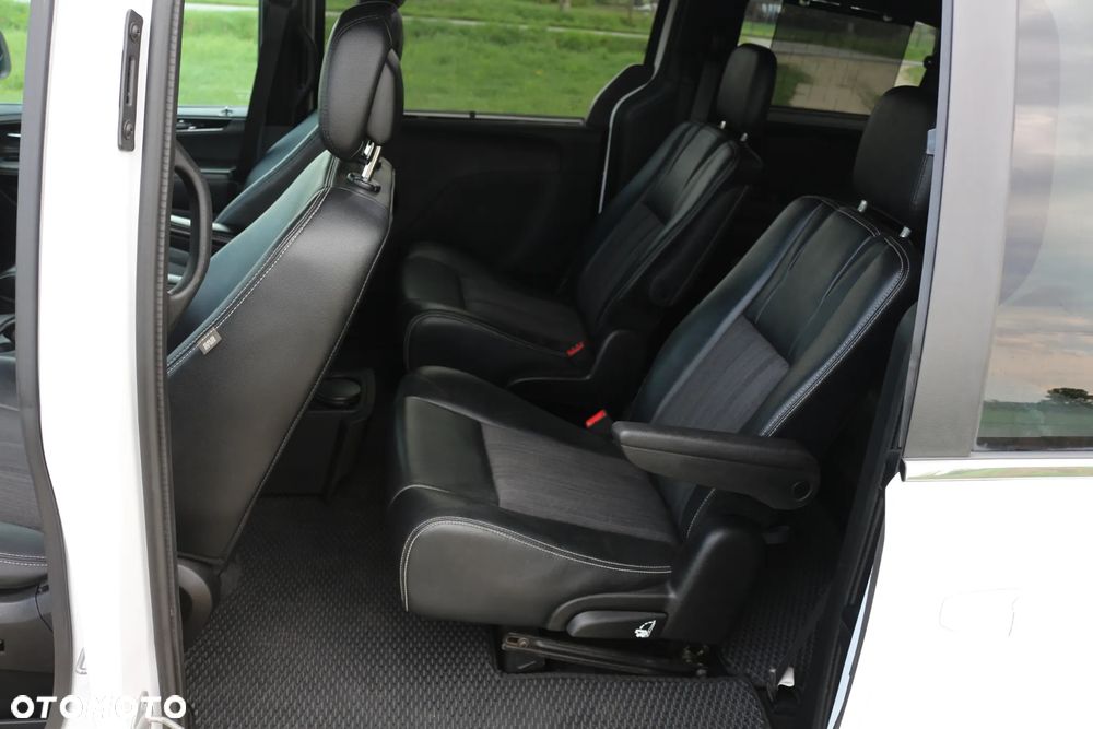 Lancia Voyager 2.8CRD S - 10