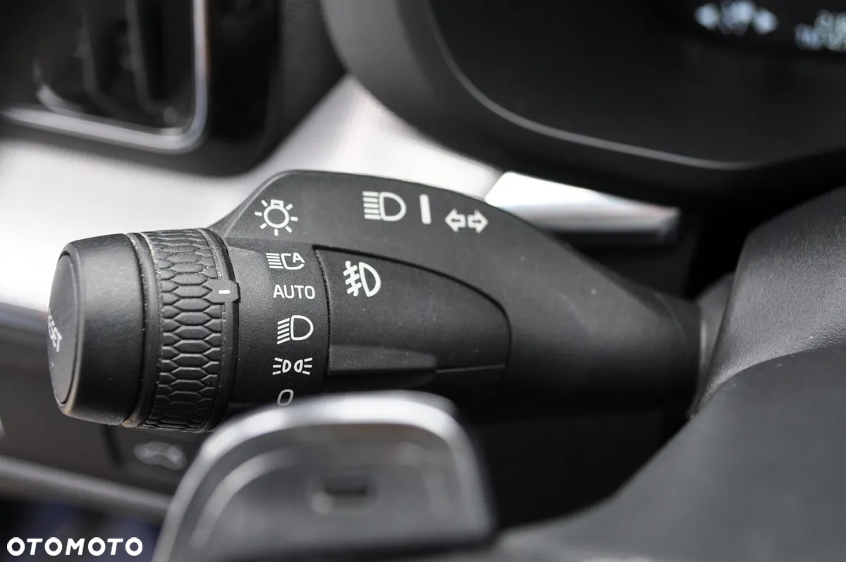 Volvo XC 60 D4 SCR AWD R-Design - 27