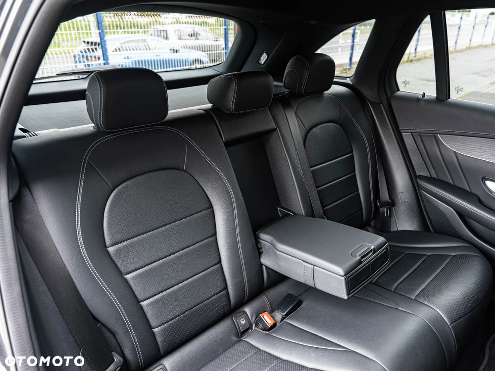 Mercedes-Benz GLC 200 4Matic 9G-TRONIC AMG Line Plus - 28