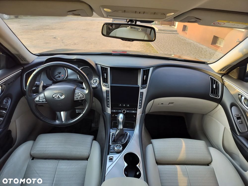 Infiniti Q50 2.0t Sport Sound Studio by Bose - 11