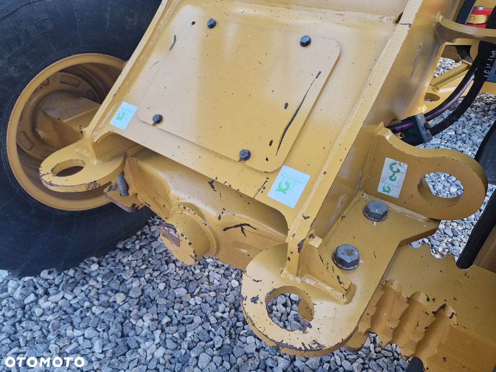 Caterpillar 906M - 22