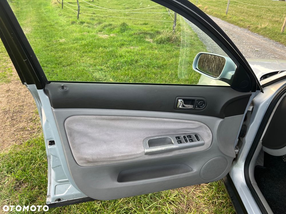 Volkswagen Passat 1.8T Comfortline - 28