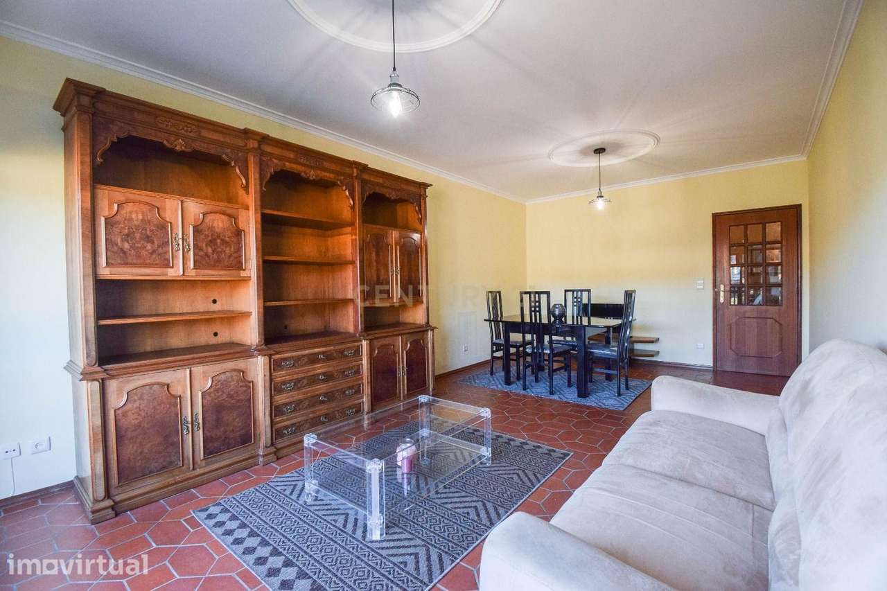 Arrenda-se T4 com garagem na Avenida Elísio de Moura em Coimbra - Grande imagem: 2/35