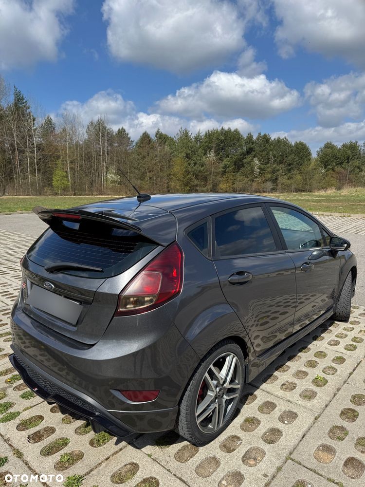 Ford Fiesta 1.6 EcoBoost ST - 12