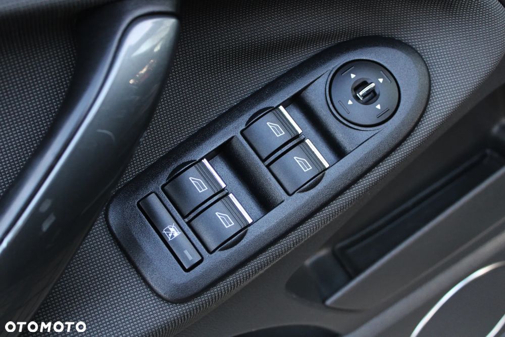 Ford Kuga 2.0 TDCi 2x4 Titanium - 23