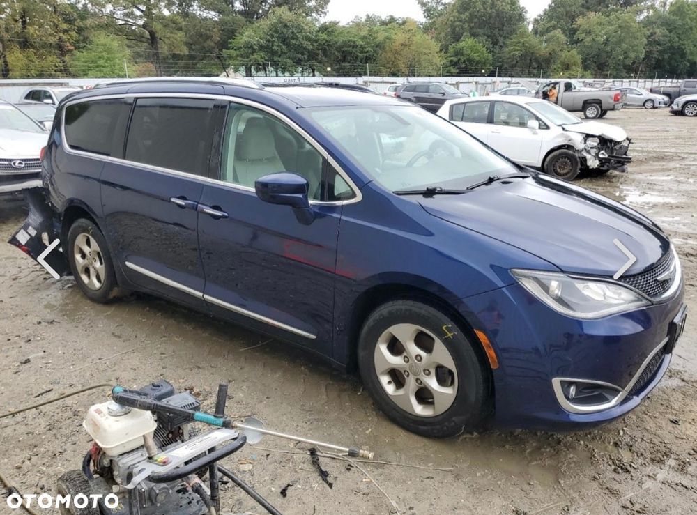 Chrysler Pacifica - 4