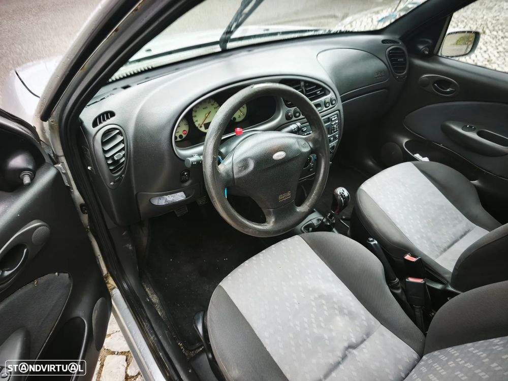 Ford Fiesta 1.8 TDdi Techno - 11
