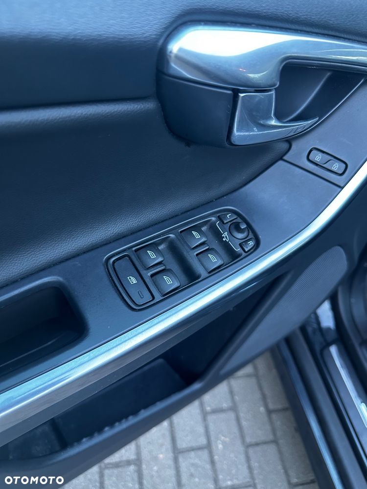 Volvo XC 60 D4 Momentum Pro - 17
