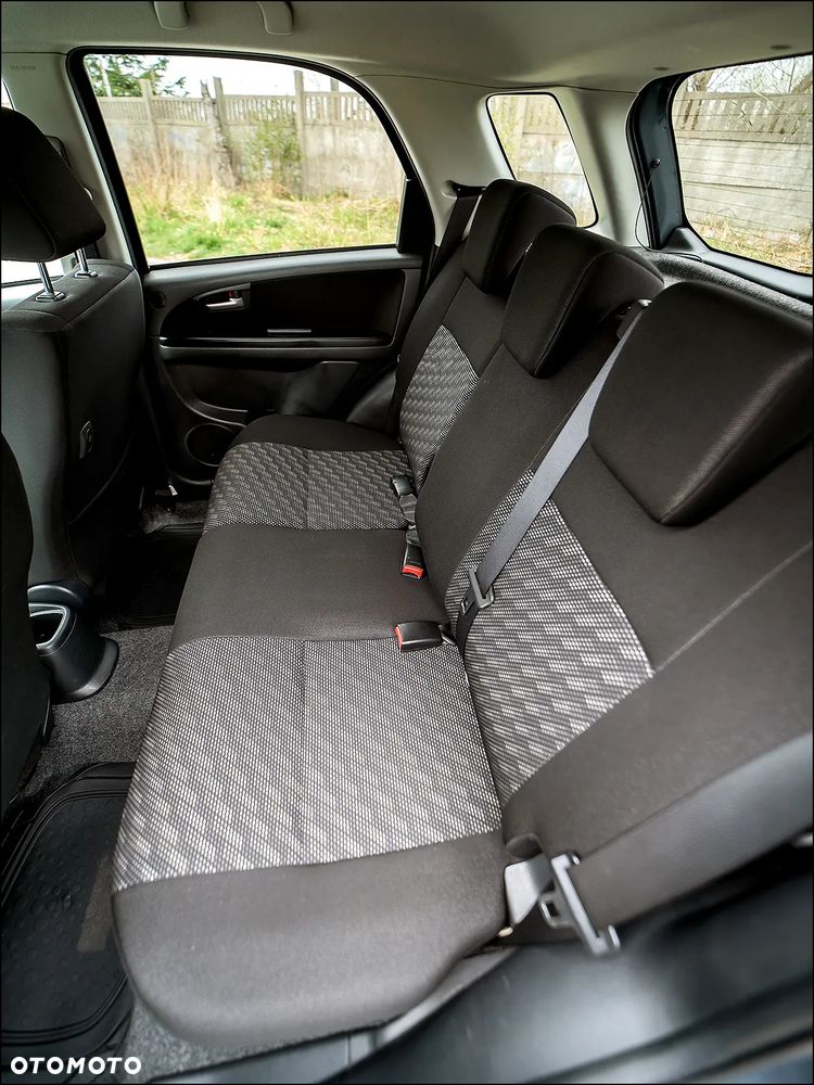 Suzuki SX4 - 33