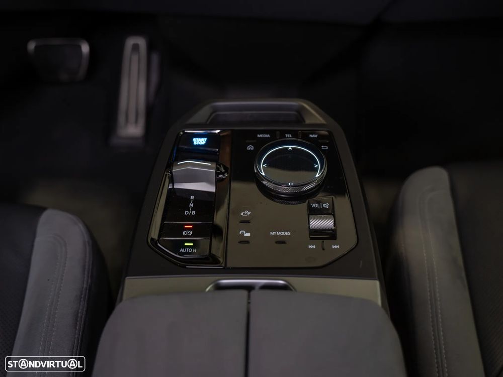 BMW iX xDrive 45 Pack Desportivo - 12