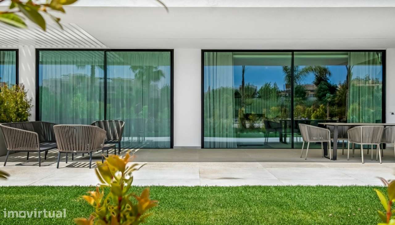 Luxuoso apartamento T2, para venda em Vilamoura, Algarve - Grande imagem: 2/26