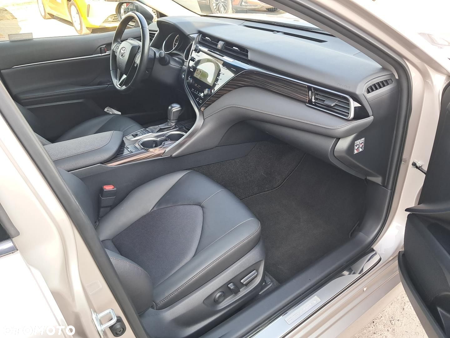 Toyota Camry - 13