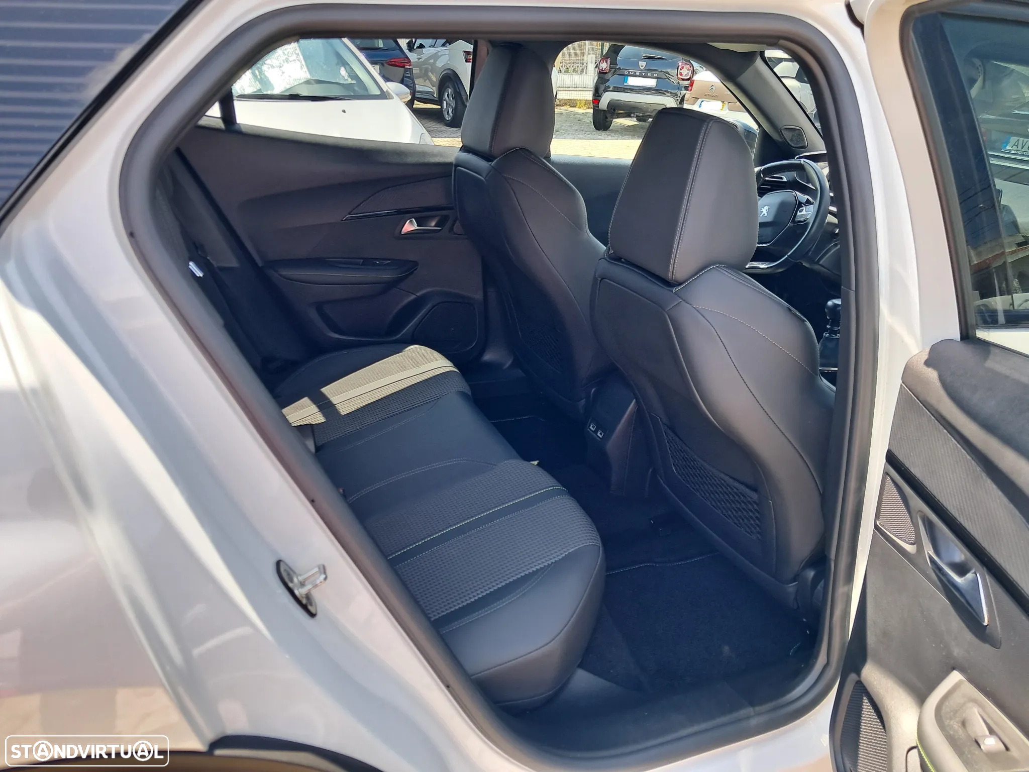 Peugeot 2008 1.2 PureTech GT - 14