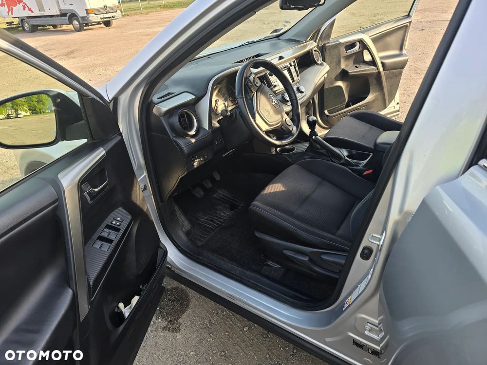 Toyota RAV4 2.2 D-4D Premium - 17