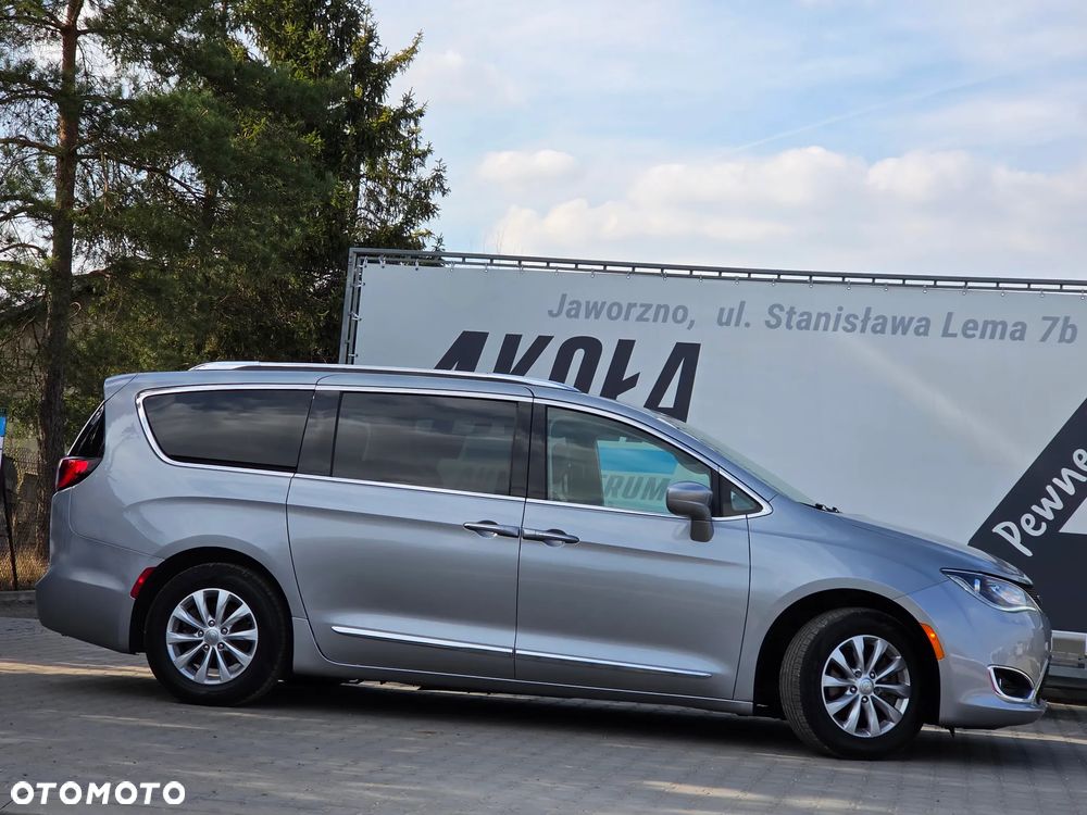 Chrysler Pacifica - 2