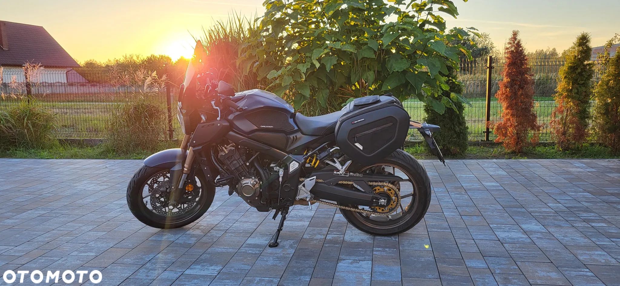 Honda CB - 1
