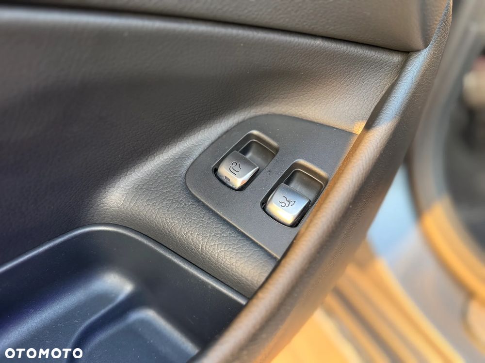 Mercedes-Benz Klasa E 220 d 4-Matic 9G-TRONIC - 13