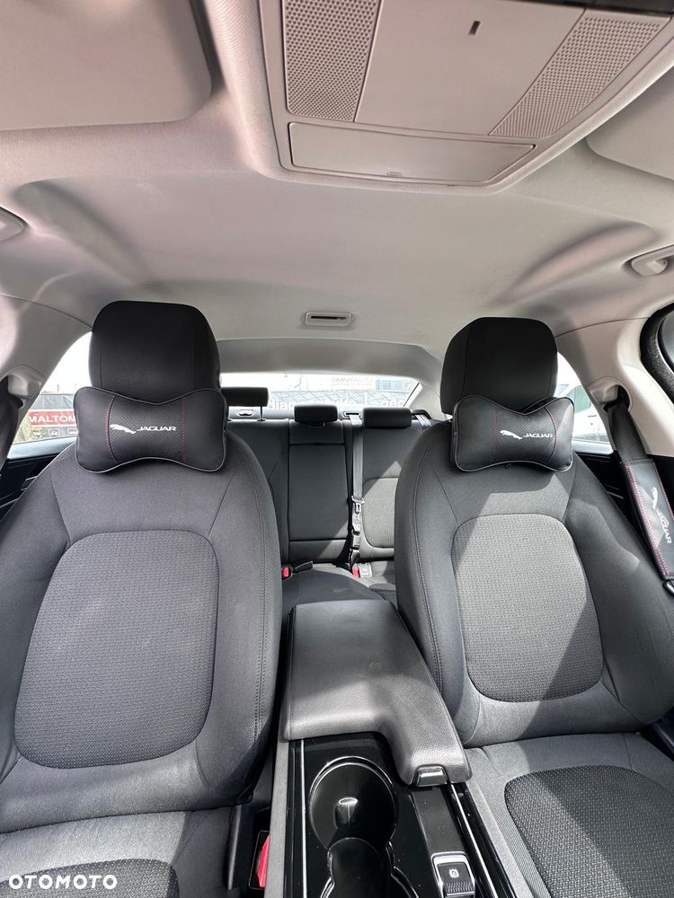 Jaguar XE - 10
