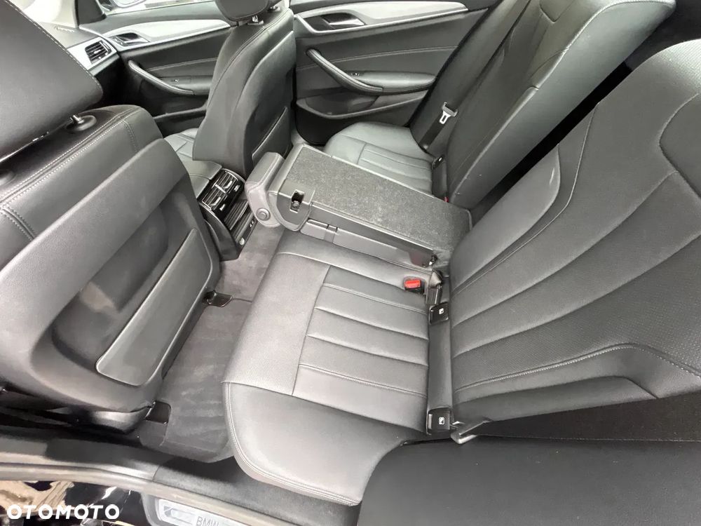 BMW Seria 5 520d xDrive MHEV - 23