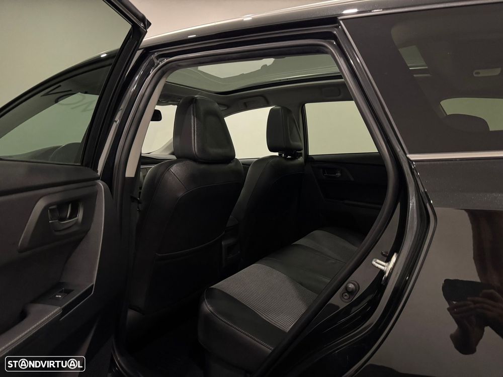 Toyota Auris Touring Sports 1.8 HSD Comfort +P.Techno+P.Sport - 33