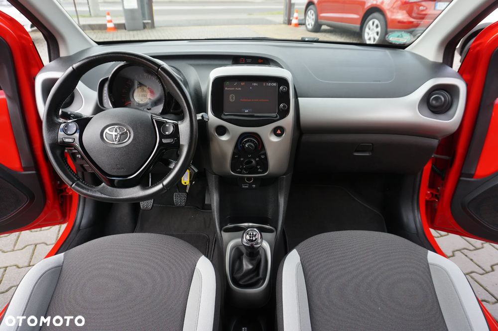 Toyota Aygo x-play Edition-S - 32