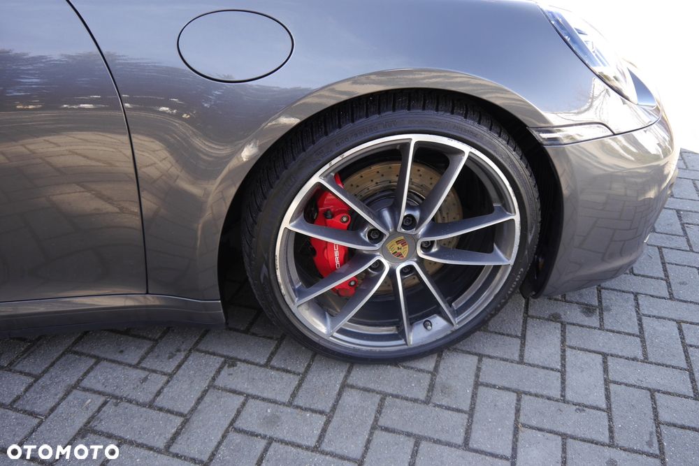 Porsche 911 Carrera 4S - 4