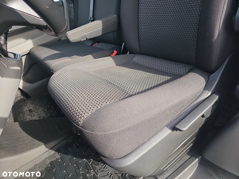 Volkswagen Caravelle - 16