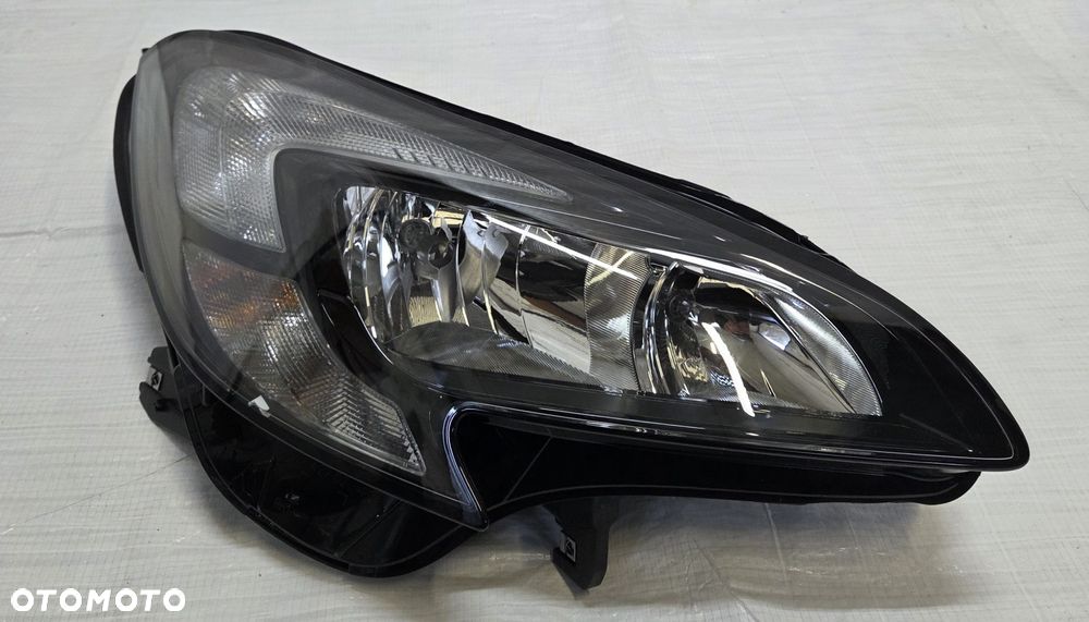 LAMPA PRAWA PRZÓD OPEL CORSA E EUROPA NOWA ORGINAŁ 39108223 - 1