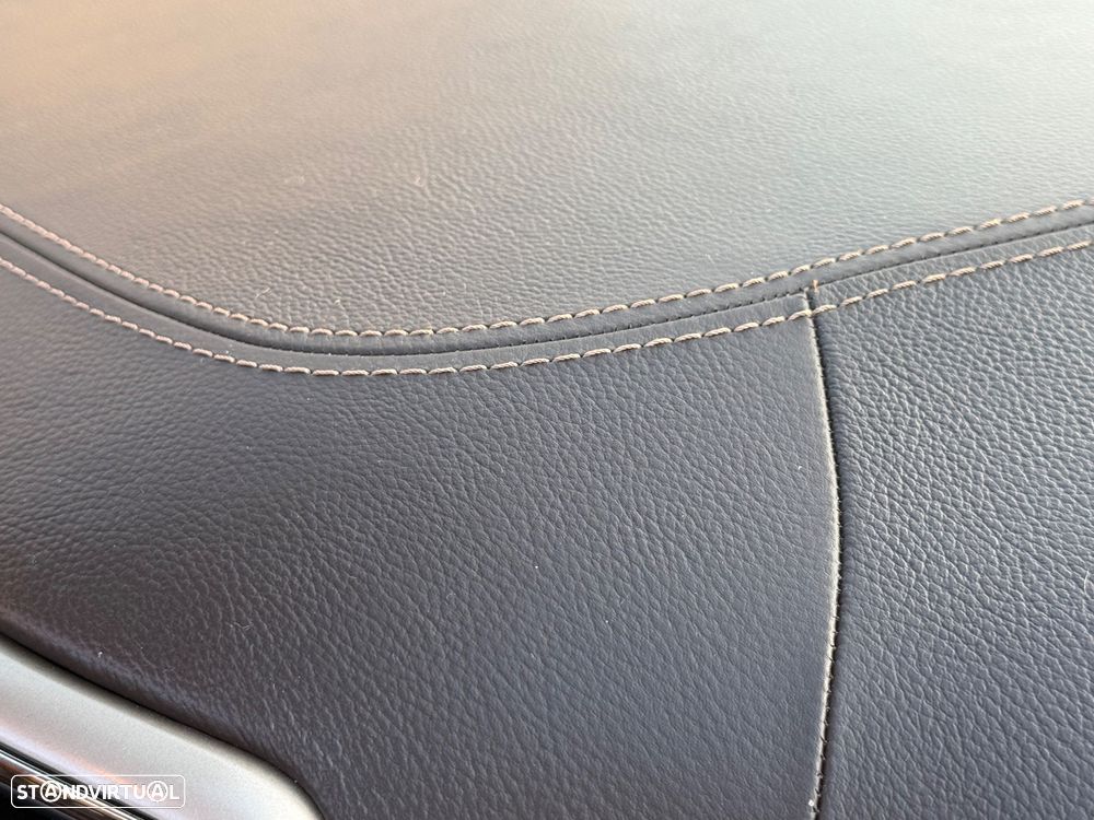 Jeep Grand Cherokee 5.7 V8 HEMI 4WD Auto Summit - 32