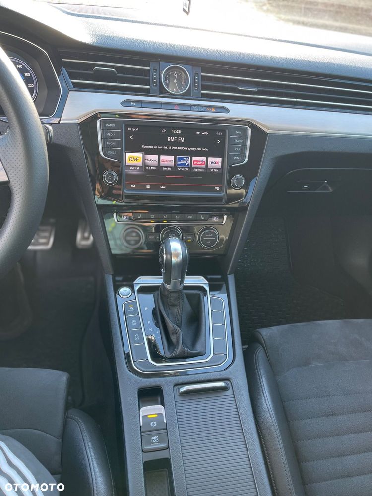 Volkswagen Passat - 12