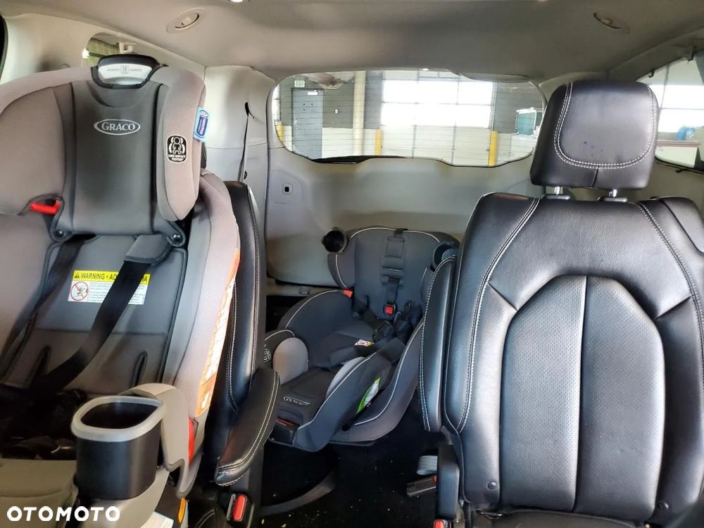 Chrysler Pacifica - 10